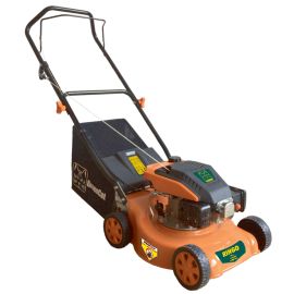 Tosaerba Greencat Ringo Hp 2,4 Taglio 40 cm.Scocca in acciaio. Motore 4 tempi TB1P56F - 99 CC. - HP 2,4. Max taglio Ø 40 cm., altezza taglio 35>65 mm., capacità sacco 40 lt