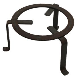 Flat iron fire tripwith 3legs diameter 30 cm.